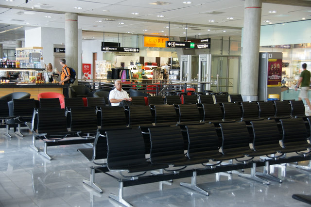 Abflughalle,_Flughafen_Stuttgart_(Departure_lounge,_Stuttgart_Airport)_-_geo-en.hlipp.de_-_12897