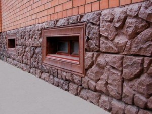 otdelka-iskusstvennym-kamnem-tsokolya